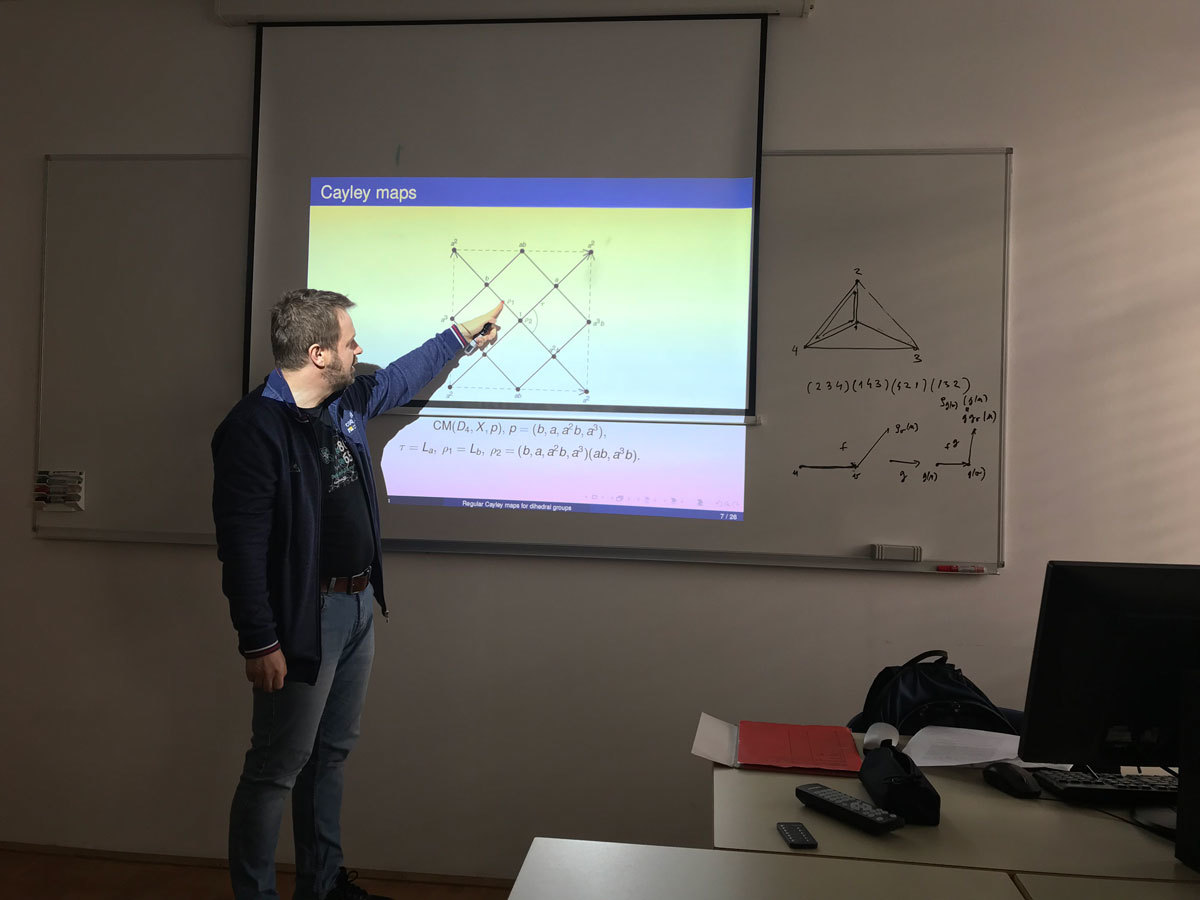 Regular Cayley maps for dihedral groups