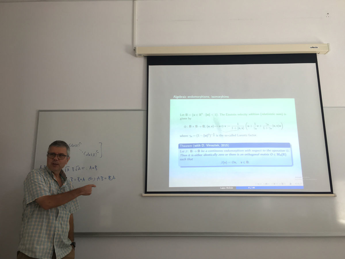 Symmetries of structures of positive (semi)definite matrices