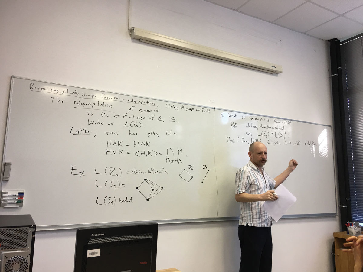 Recognizing a solvable group from its subgroup lattice