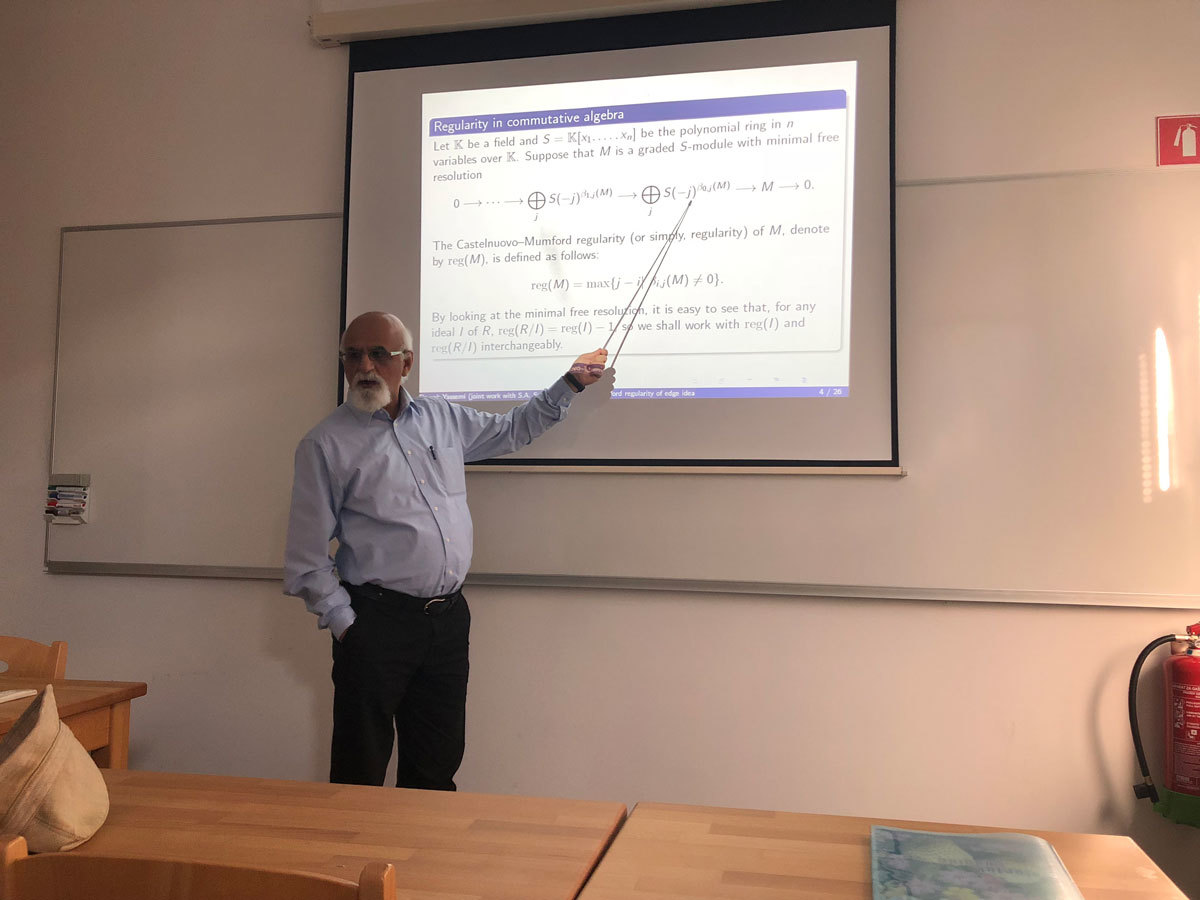 Castelnuovo – Mumford regularity of edge ideal of graphs